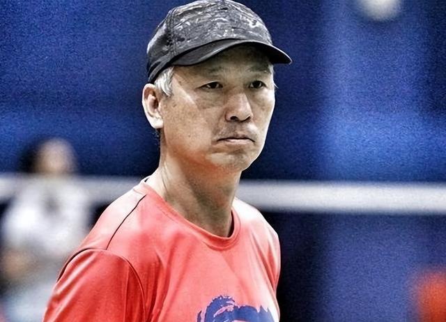 "羽坛金牌教练"田秉毅:娶铁娘子周继红为妻,现在儿子成他自满