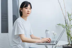 生存的法则：如何快速获得他人的好感，请记住三个高情商沟通技巧图片