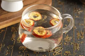 经常喝点“山楂泡水”，对身体有哪些好处？图片