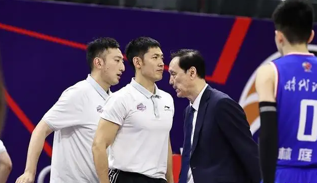 张庆鹏(张庆鹏个人资料简介)-异化迷-nba录像_nba体育赛事资讯网站
