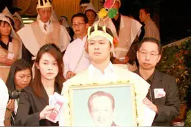 06年关海山去世，4个老婆为遗产大闹灵堂，曾被传是关之琳的父亲图片