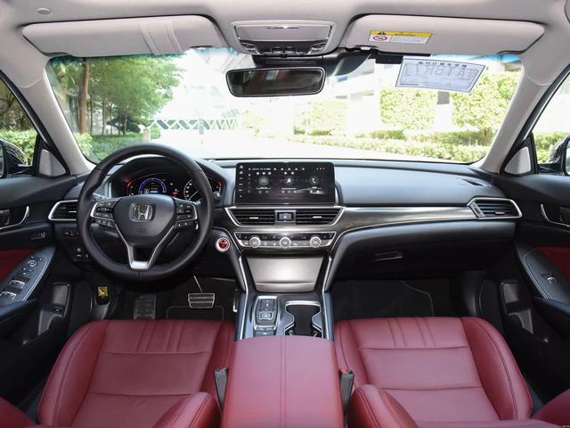 年轻人的B级家轿，颜值与实力兼备，油耗不高，带你看本田雅阁