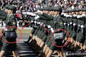 阅兵式上，为何日本女兵要背个黑色小挎包，包里装什么武器？图片