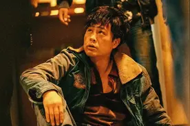 追平《狂飙》后发现，内鬼第一集就出现了图片