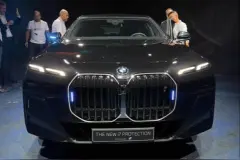 宝马推出全球首款电动防弹车i7 Protection：重4900公斤图片