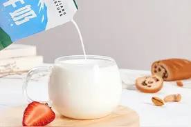 孩子应该什么时间喝牛奶？积食有啥特征？进来了解图片