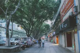 南坪五小区没得爱情，日渐没落的乱吼一条街，20年前盛景终难复返图片