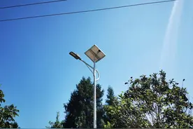 把50瓦夸大到8000瓦，专坑农村人？揭露太阳能路灯不良厂商行为图片