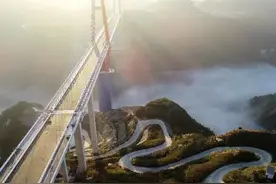 【图集】壮观！朵花特大桥云雾缭绕美如画图片