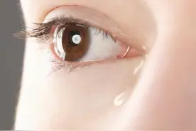 眼睛迎风流泪的原因是什么？这3个原因帮你应对图片