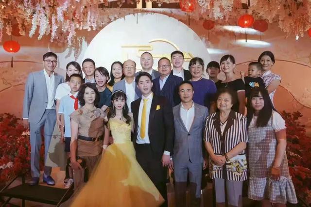 300亿豪门联姻！中国最“佛系”福建大佬，这次要变狼性了？