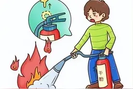 暮鼓晨钟 | “熊孩子”打闹喷光20多个灭火器！网友：“妈见打”系列又更新了！图片