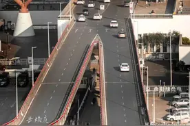 苏州火车站：华丽外表下冰冷的内心图片