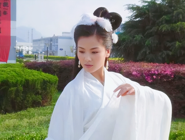 给10位饰演"嫦娥仙子"的演员排个名,迪丽热巴第8,陈红第2