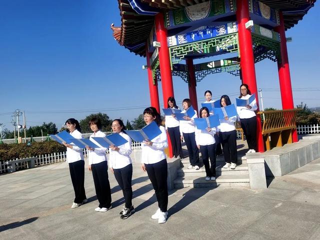 ϲӭ����� �滭�����̡����Ӱ��˴����Сѧ��ʦ�Ž��