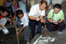 2007年渣滓洞被山洪冲毁，意外发现一地洞，洞中藏品揭开沉痛历史图片