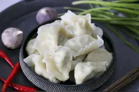 年薪25万的饭店大厨传授正宗鲅鱼饺子做法，鲜香四溢！赶快收藏图片