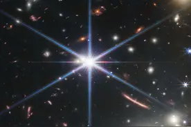 韦伯望远镜发布太空照片，八角星芒扎心，100亿美元都解决不了？图片