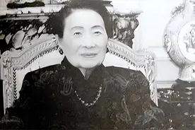 2003年宋美龄在美国去世，身边没有一个亲人，没有和老蒋葬在一起图片