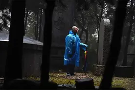 清朝亡了111年，为何至今还有人守皇陵，他们是谁？谁来发工资？图片