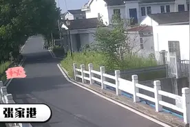 4岁男孩光脚暴走3公里，从江阴走到了张家港图片