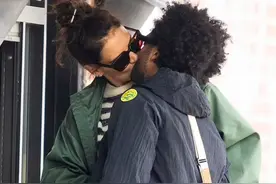 阿汤哥前妻交往小10岁黑人男友，在街头拥吻，走红毯还搂着她的腰图片