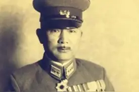 一个日军老兵到黑龙江，指着脚下的地面说：下面有一百多箱的弹药图片