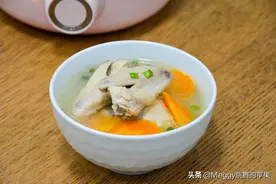 夏天这样煲鸡汤，简单省事，清香又鲜美，滋补肠胃有食欲图片