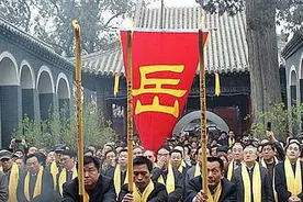 岳飞后代藏匿于深山，用石头建了个“世外桃源”，今仍在祭奠先祖图片