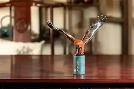 这也太酷了！不愧为“鸟中之王”图片