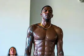 8块腹肌太夸张！已经41岁了！他还想打NBA图片