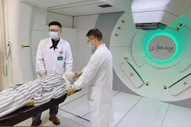 “肿瘤定向爆破神器”——亚洲最先进质子放疗系统在汉“正式上岗”图片