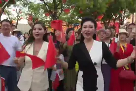 “唱支山歌给党听”唱响大唐不夜城 激发爱党爱国热情图片