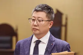 法医刘良获评长江日报网民互动奖，圈内闻名的他圈外火了图片