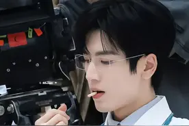 男演员长相有多重要？看了张凌赫就知道大帅哥和普通帅哥的区别图片