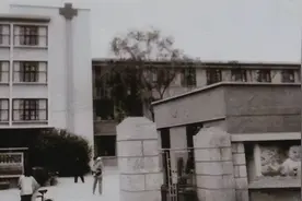 荒唐！80年代的“皇帝”：县医院成为皇宫，40多名护士成妃子图片