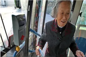 取消“老人免费坐公交”？未来统一采用“新建议”，你支持吗？图片