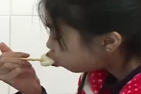 重庆15岁少女得怪病,每天吃8顿饭10斤米,还总喊饿,医生不敢相信图片