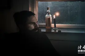 《局外人》：“一个人能使自己成为自己，比什么都重要”图片