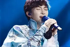 “对不起，周深，我喜欢李维”，这句话当年多少人心中的意难平。图片