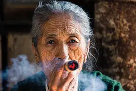 抽烟的人，寿命一定长不了吗？专家通过50年的研究调查，发现真相图片