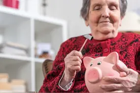 人老了要不要把存款告诉儿女呢？一位70岁老人的做法，聪明又有效图片