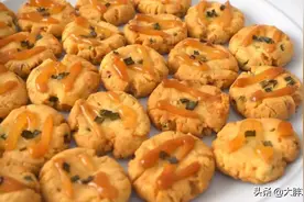 1碗面粉做一大堆，自制葱油小饼干，咸香酥脆，看流口水了图片
