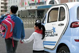 东威V1三轮车测评：全封闭小车身，载3人，适合接娃，续航120公里图片