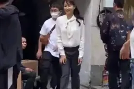 “完美女神”是假的，外八腿、X型O型腿，全身照揭露“人间真实”图片