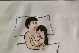网友用漫画呈现“婚后七年”，从第一年到第七年，睡姿太真实图片