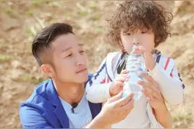 有种“整容式”长大叫邹明轩，年仅10岁就粗腰肥腿，到底经历了啥图片