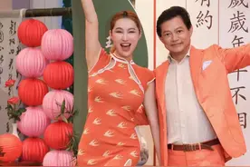 64岁莫华伦为娇妻办回门宴！90后老婆穿旗袍身材火辣，全家福曝光图片