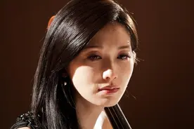 林志玲携一家四口罕现身！瘦得吓人腿上淤青瞩目，疑似家暴实锤？图片