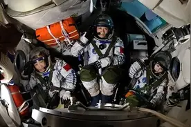 几百块就能买到航天员同厂鞋服？这百年国企厉害了｜了不起的国货图片